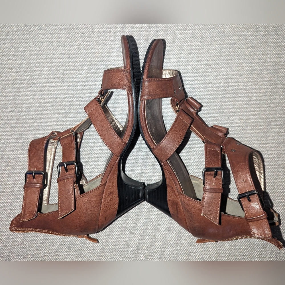 Denver Hayes leather strap sandals tan women's size 9